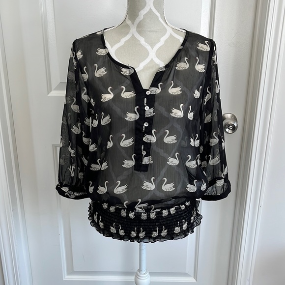 Vero Moda Tops - Vero Moda 1/4 button sheer blouse size medium